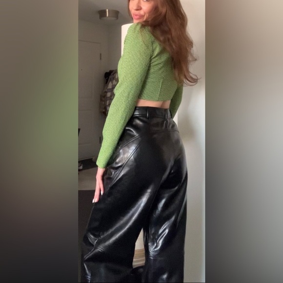 Crop should pads black and neon yellow top Zara Women's Green and Black Crop-top - Picture 2 of 7